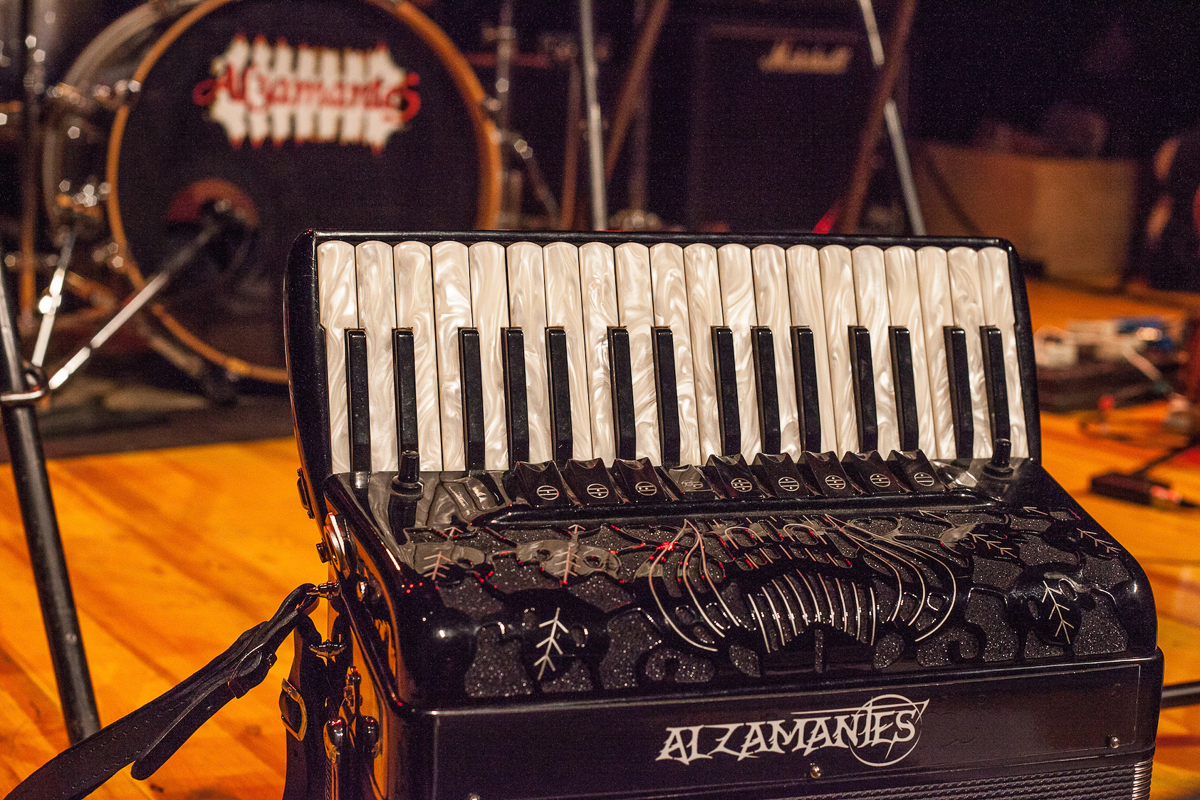 Concerto balfolk rock ALZAMANTES per le Festa di Santo Stefano all'Arci Scighera di Milano